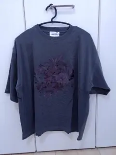 新品　タグ付き　グレー 花柄プリント Tシャツ　Mサイズ