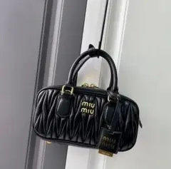 miu miu マテラッセ ショルダーバッグ ブラック
