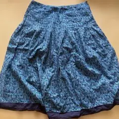 ピンクハウスPoinbleu 青系花柄 フレアスカート ひざ丈のサムネイル