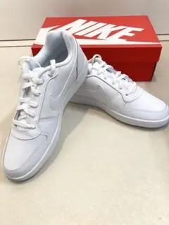 【新品タグ付】ナイキエバノンLOW白スニーカー・シンプルNIKEのサムネイル