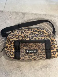 ※ベロちゃん※Supreme バックパック ピンバッジ付き ベロちゃん様専用※Supreme バックパック ピンバッジ付き - メルカリ