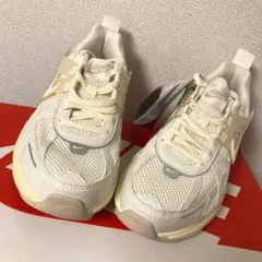 NIKE ナイキ ウィメンズ V2K RUN HQ1512-110 23.5cm