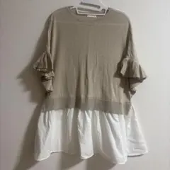 アースミュージックアンドエコロジー　フリル袖ベージュニットレイヤードトップス