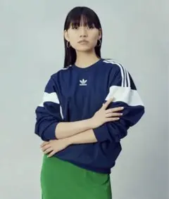 アディカラークラシックスカットラインクルーネックスウェットadidas