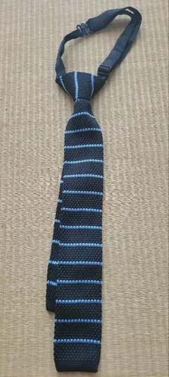 motherways 紺と水色のストライプ ニットネクタイ