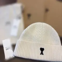 新品未使用タグ付きAMI PARIS ホワイトニット帽 ハート ビーニー