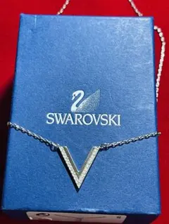 Swarovski V字型ネックレス
