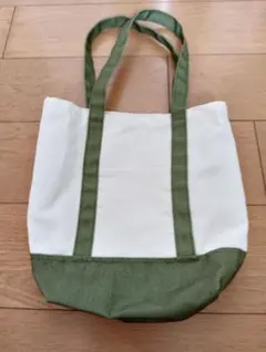 新品、未使用、シンプルなホワイトグリーントートバッグ
