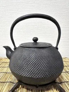未使用品　南部釜師造　南部鉄瓶一級合格証付　１５型アラレ　南部鉄瓶　南部鉄器のサムネイル