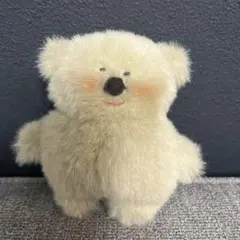 ふわふわのベージュぬいぐるみ　くま