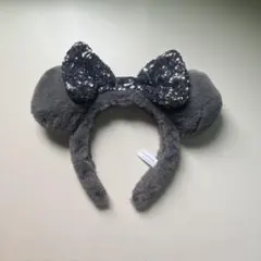 ディズニー カチューシャ グレー ファー スパンコールリボン