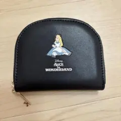 新品未使用　アコモデ アリス 財布　ディズニ フラグメントケース ハーフムーン