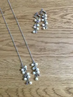 イミテーションダイヤとパールのネックレス&イヤリングのセット