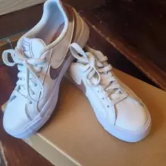 Nike スニーカー ホワイト/ブラウン