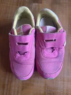 New Balance ピンク スニーカー