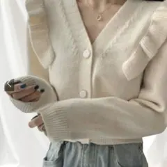 【GRL】美品 ショルダーフリルショート丈　アイボリー フリル付きカーディガン