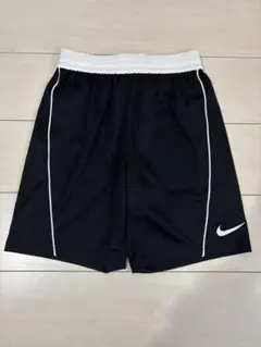NIKE ナイキ DRY FIT ショート丈　ハーフパンツ 黒　150-160