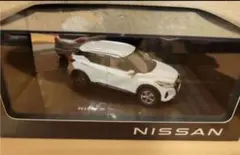 Nissan Kicks ミニカー ホワイト 1/43のサムネイル