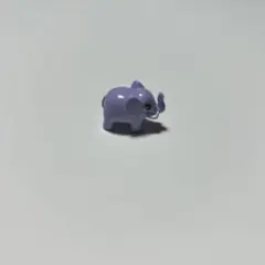 紫色の象 ミニチュアフィギュア　ゾウ　パープル　サイズ約2.5cm