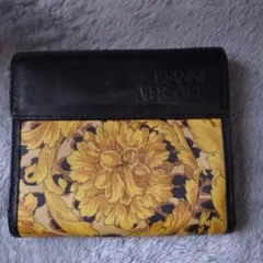 GIANNI VERSACE ジャンニヴェルサーチ　二つ折り財布　花柄　イエローのサムネイル