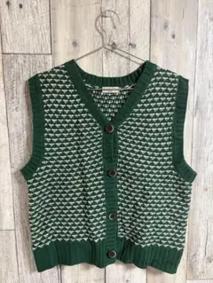 ダークグリーン ニットベスト Vネック ボタン付き