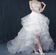 ホワイトストラップレスウェディングドレス