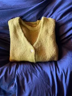 マスタード色 Vネックカーディガン