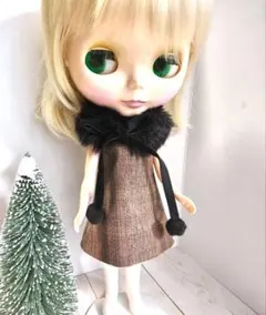 ブライス、リカちゃんのファーのつけ襟付きかすれ茶色系チェックワンピース