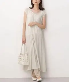 O628ナノユニバースロングワンピースプリーツノースリーブAラインホワイト白無地