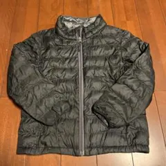 黒いキルティングジップアップジャケット