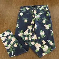 エゴイスト　サイズ1 紺地に華やかな花柄　サイドファスナー　のびのびのサムネイル