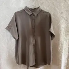 GU 半袖 ブラウス ベージュのサムネイル