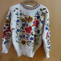 花柄刺繍 長袖ニットセーター　毛100％