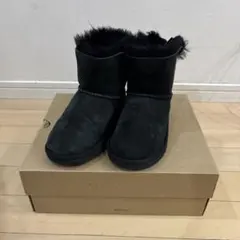 UGG キッズ　ブラックスエードブーツ　リボン　　19.5cm