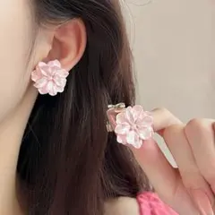 【在庫処分セール】　夏に似合う　花の形状 ピンク ピアス