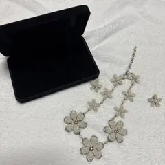ネックレスとイヤリング