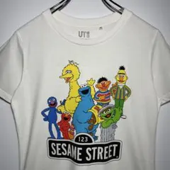セサミストリート　Tシャツ　サイズM UNIQLO キャラクター　デカロゴ　古着