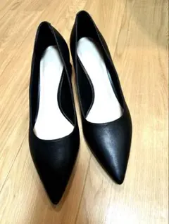 CHARLES&KEITH ブラックポインテッドトゥパンプス 新品未使用美品❗️