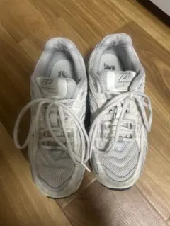 New Balance 725 ホワイトスニーカー