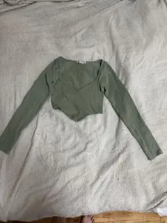 オリーブグリーン 長袖 クロップドトップ