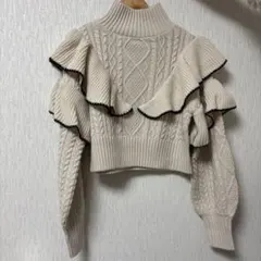 フリルタートルネックニットベージュ