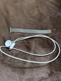 Apple Watch 充電ケーブルとバンド