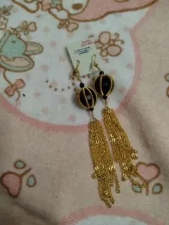 新品 未使用♥揺れる ゴールド ブラック ピアス