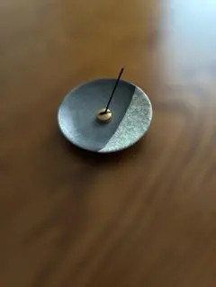 陶器製香皿と金属製香立てのセット