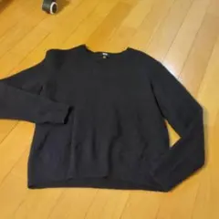 ユニクロVネックセーターMサイズ