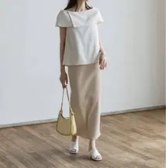 トタンテレコタイトスカート