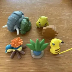 ポケモン ガチャ みんなでかくれんぼマスコット ピカチュウ ヒノアラシ サンド