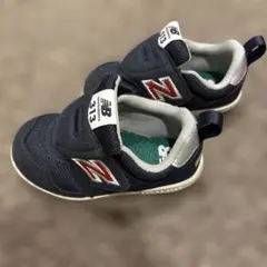 Item thumbnail for item 25ba7f5b-30ca-4bec-9168-21f584d47b3f