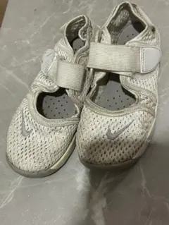 Nike キッズ　リトルリフト　ホワイト