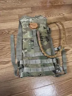 実物 放出品　ハイドレーションキャリアのサムネイル
